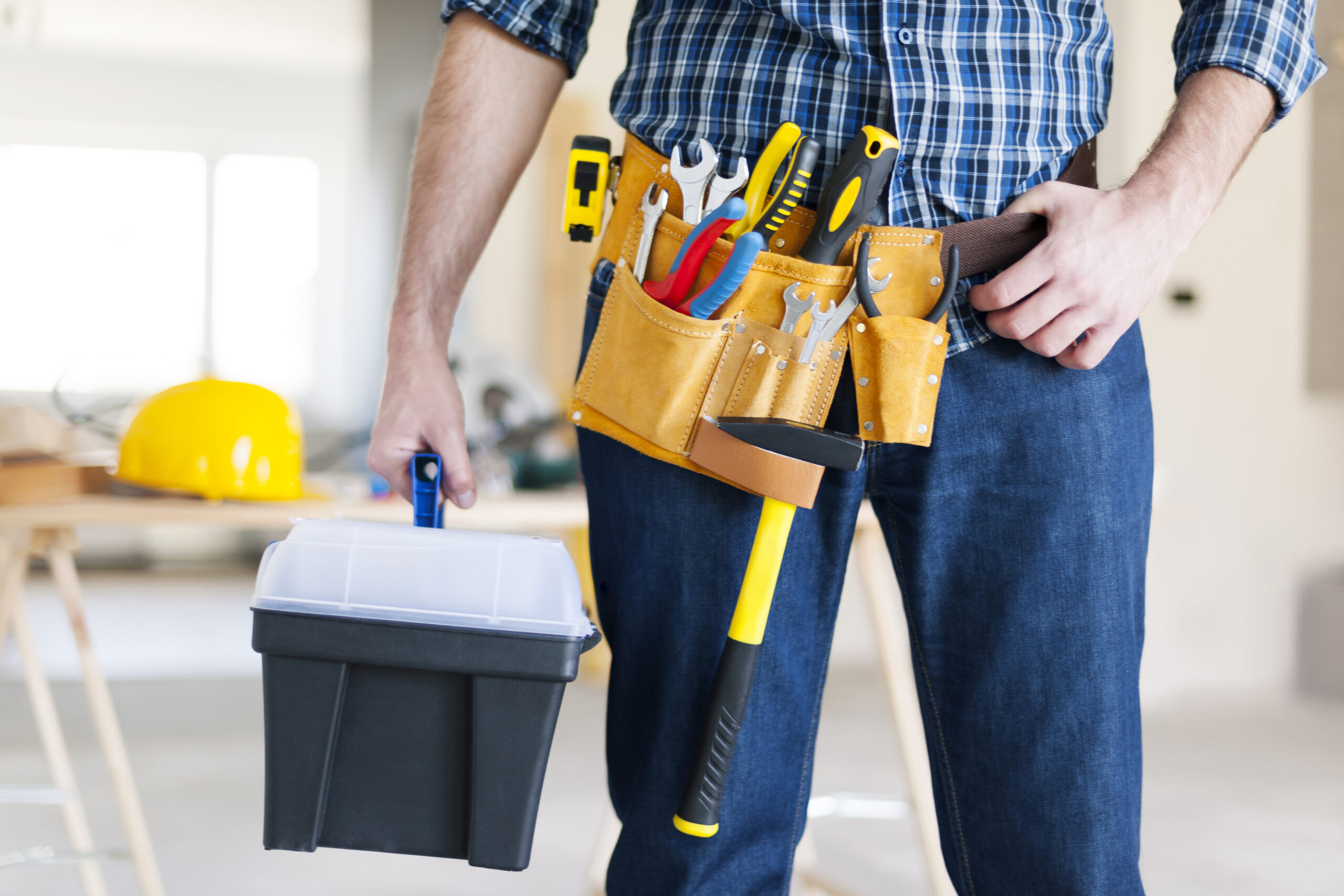 Imagen de una persona lista para hacer tareas de mantenimiento en su hogar