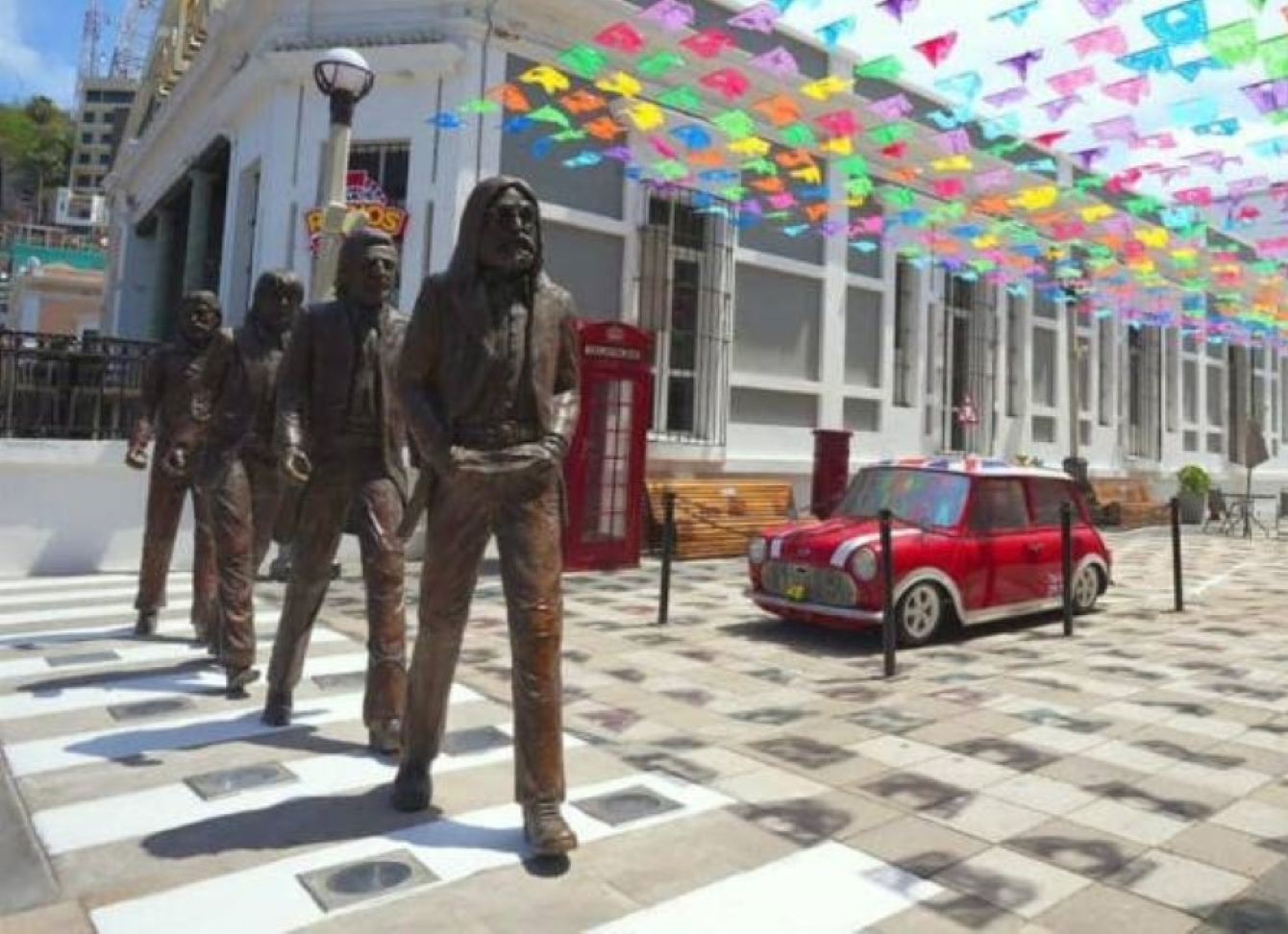 Callejon de Liverpool-en Mazatlan Replica-de los Beatles.