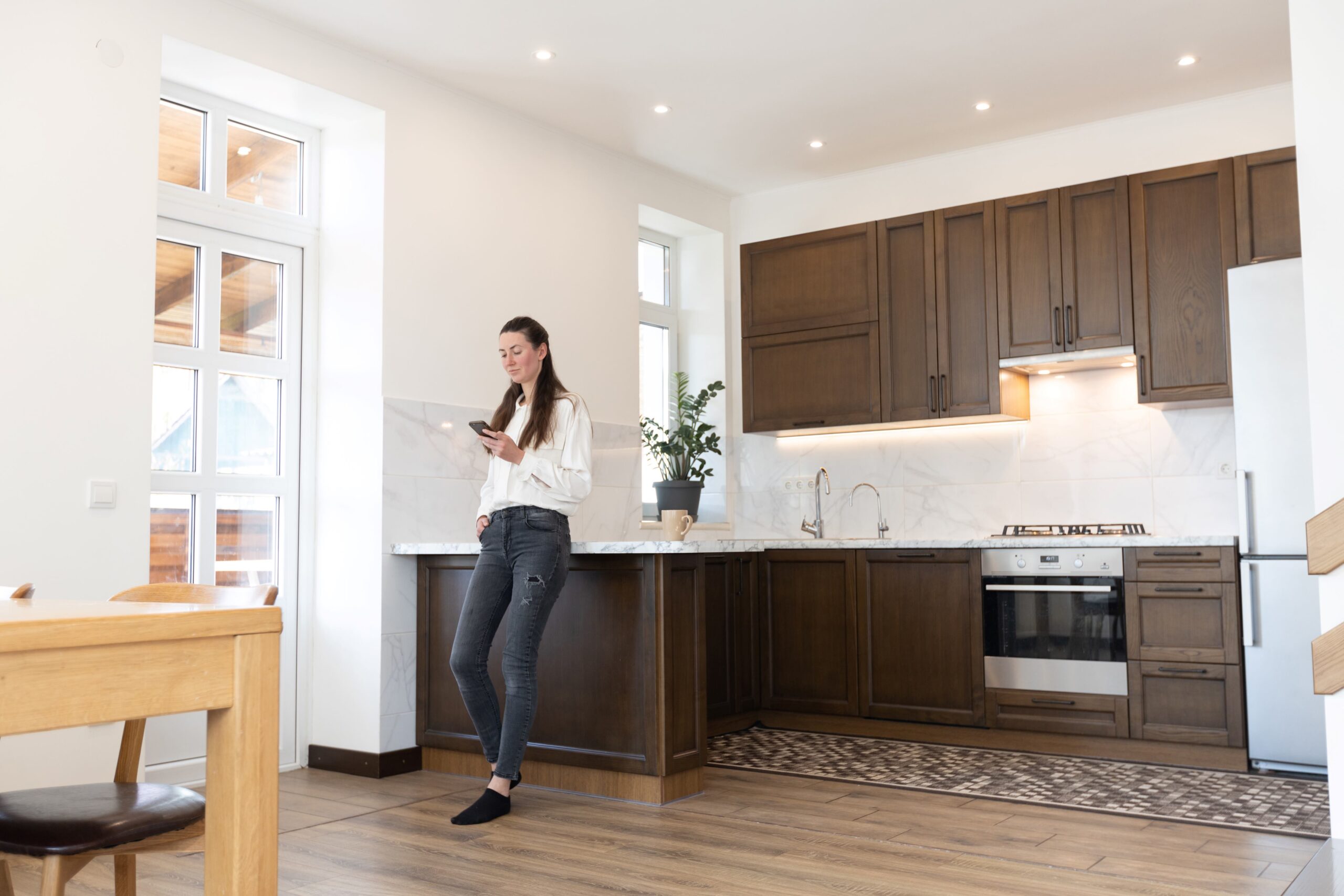 woman-working-her-kitchen-from-home-modern-scandinavian-kitchen (1)